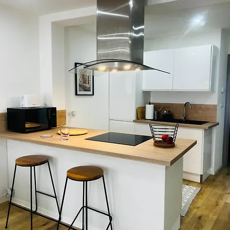 Cosy Et Lumineux Avec Parking Gratuit Apartman